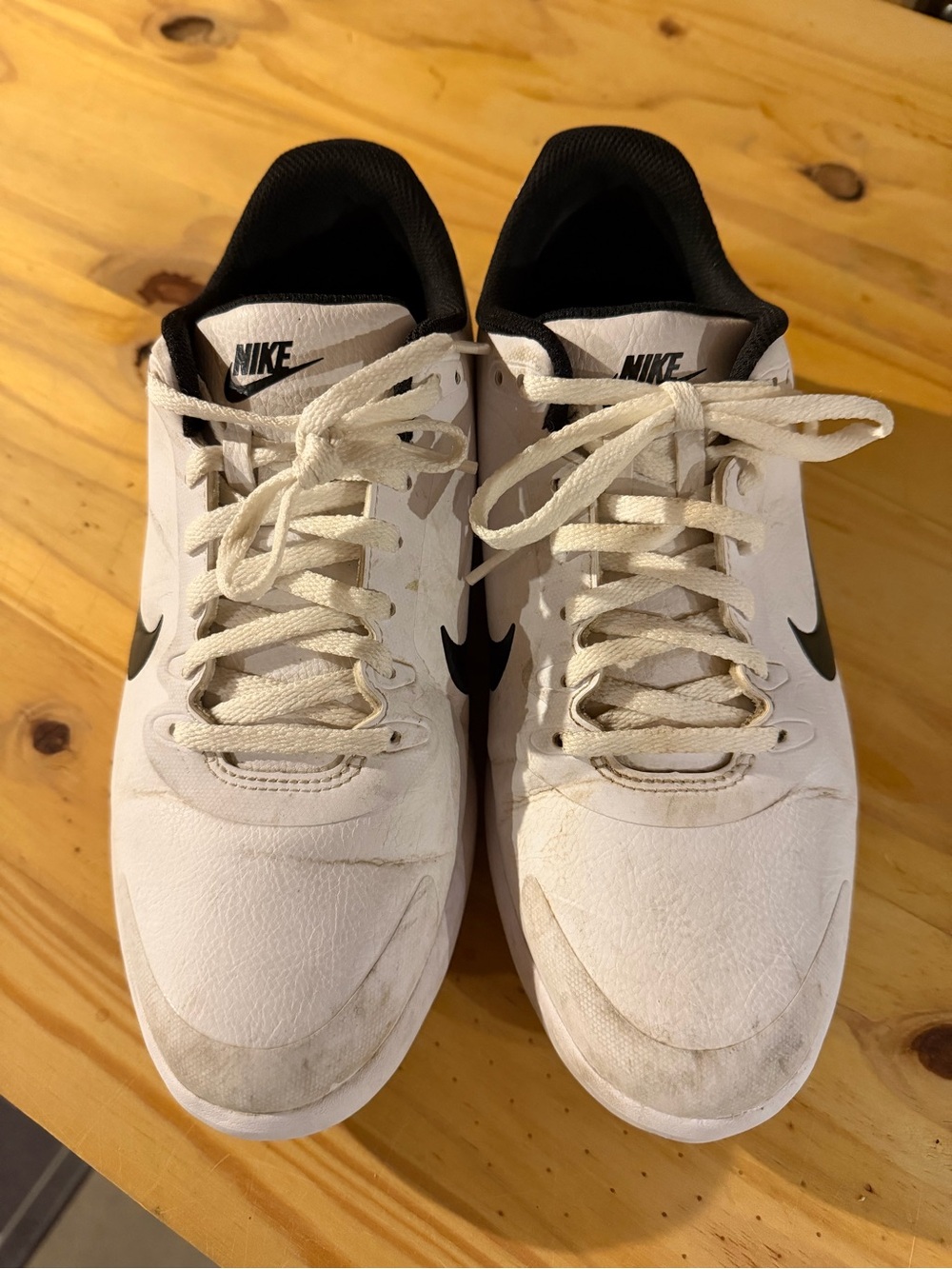 Nike Men’s White & Black Low-Top Sneakers golf shoes